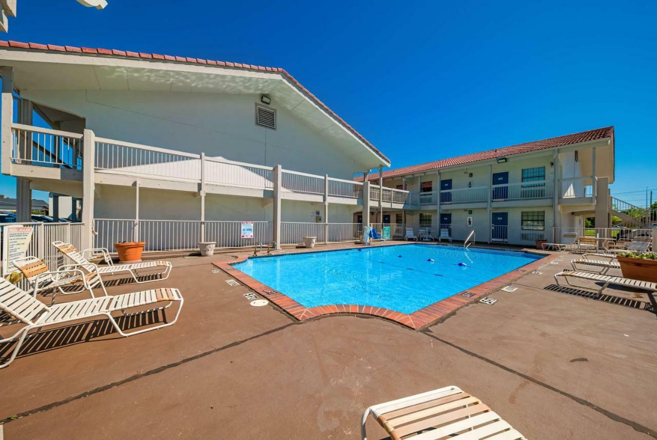 Motel 6-Dallas, Tx - Farmers Branch Exterior photo